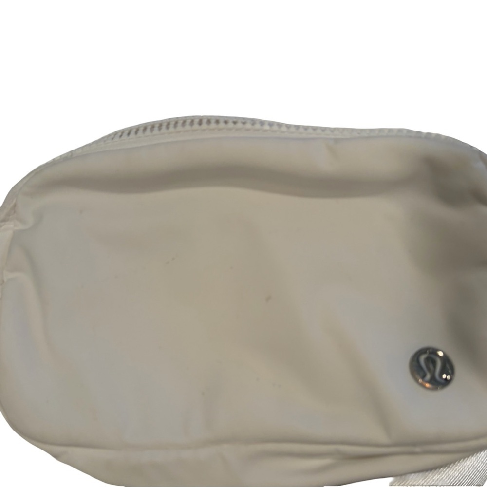 Lululemon Everywhere Belt Bag White - Picture 4 of 4